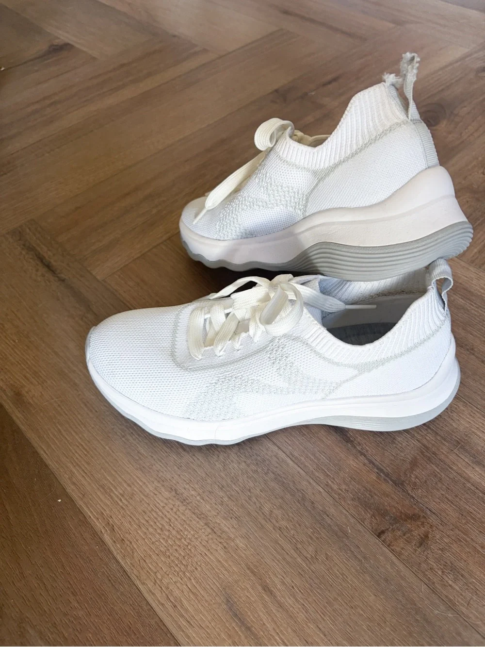 Clarks White Grey Circuit Cloudsteppers Knit Lace Tie Sneakers size 7 No Box
